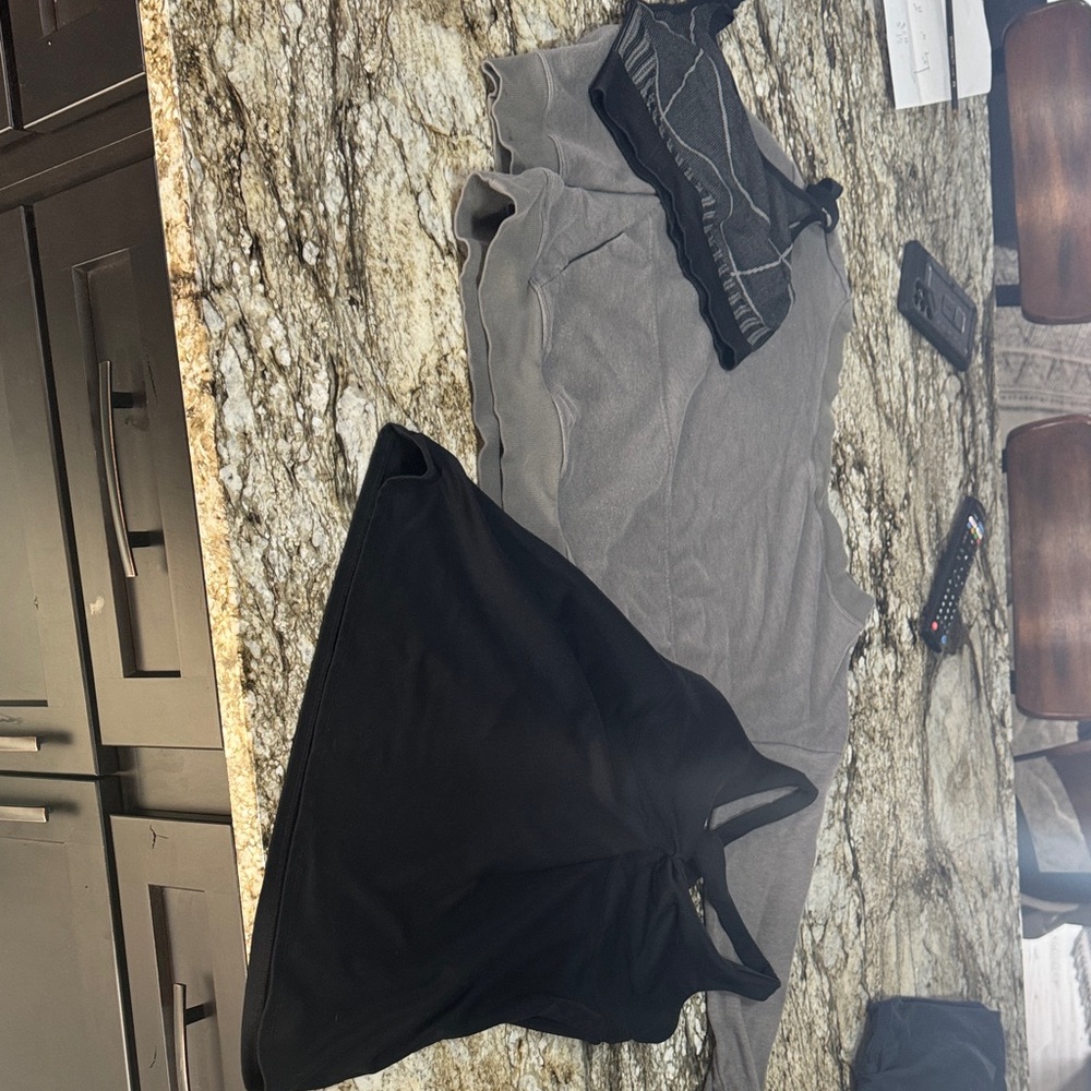 Black and Gray Activewear Set Fabletics medium